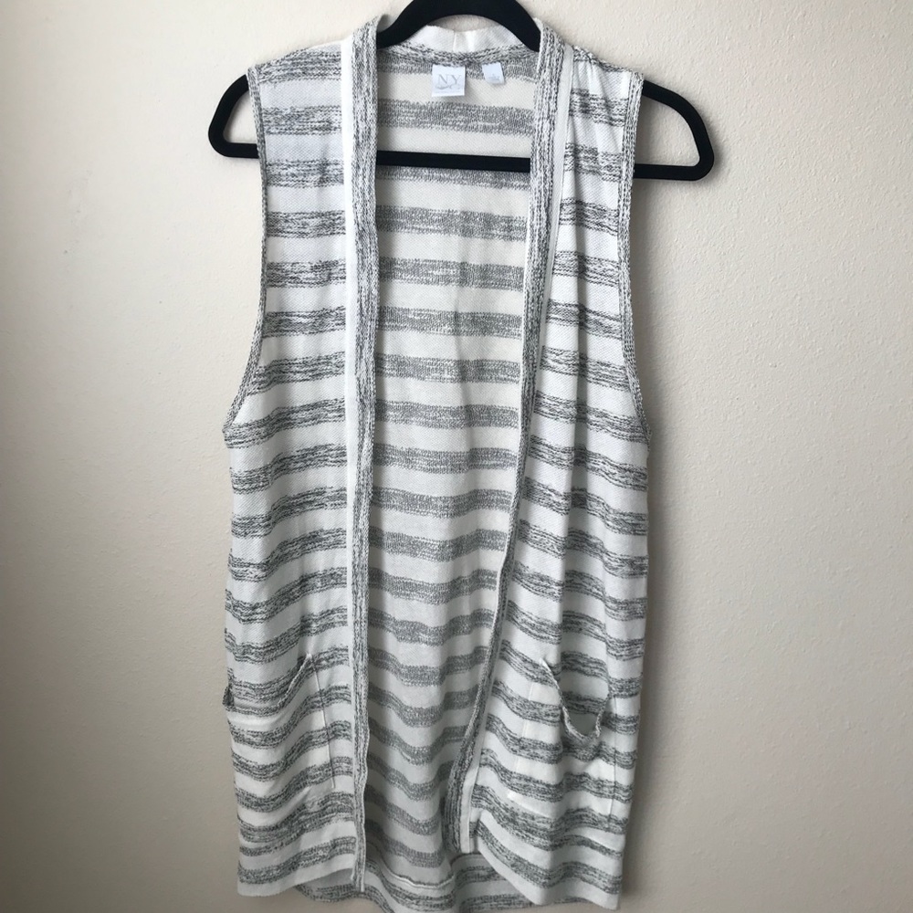 Sleeveless knit sweater duster with pockets